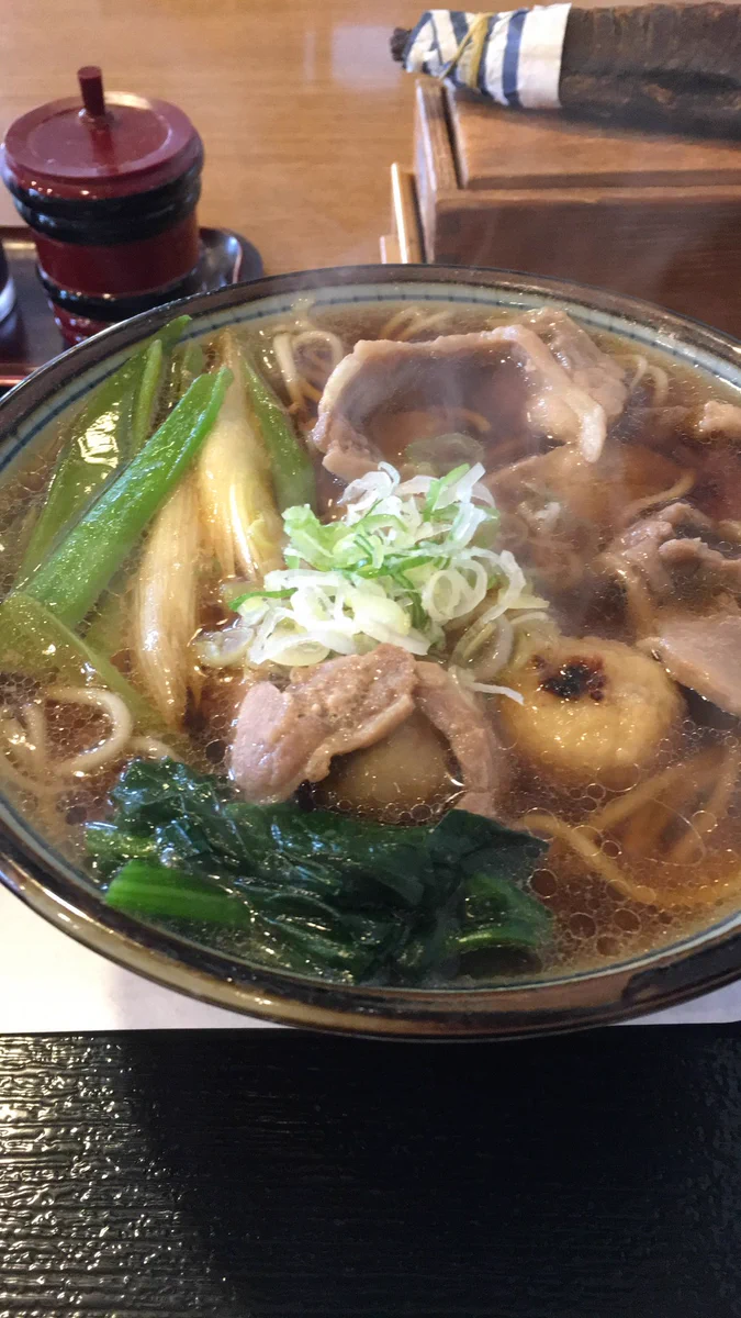 お店で出されたお蕎麦のつゆが異常な量だった？！その理由が可愛い！www