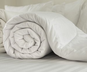 laundryglos's tweet photo. We are providing full service washes on duvets polyester and feather#quick turnaround #verywellpriced #detergentsincluded #openallweekend #attendantonsite# https://t.co/KuU6xRKT0K