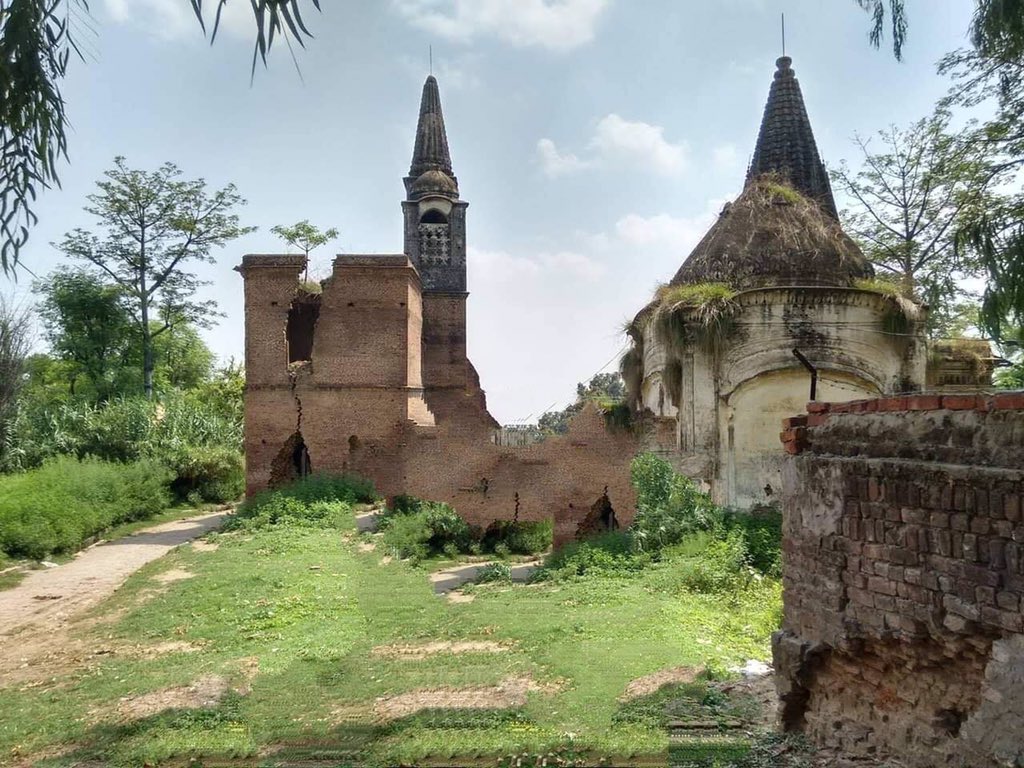 An ancient old Hindu temple in sukho chak village, Shakargarh, narowal, Punjab, Pakistan.Before partition narowal use to be part of Gurdaspur district of India’s Punjab.