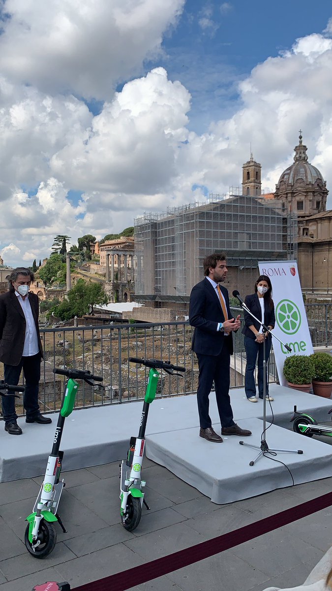 Un altro passo in avanti verso una città più connessa, sostenibile e pulita. I monopattini <a href="/limebike/">Lime</a> sbarcano a Roma! #sharing #mobility #PUMS