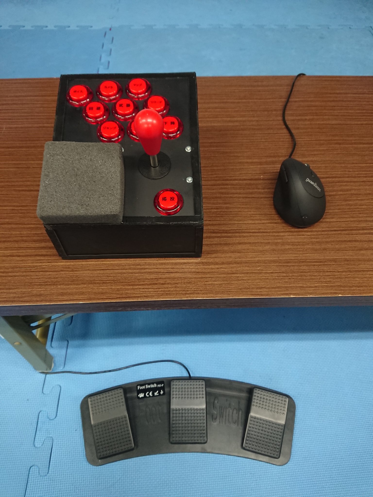 大和龍騎 Auf Twitter ガンオン専用左手デバイス自作アケコン 完成 っ 使った感じは まぁ良い 同時にフットスイッチも導入 相変わらず下手クソだけど 前と同じスコアは取れてるから あとは慣れwww 次はマウスを 機動戦士ガンダム ガンダム ガンダム