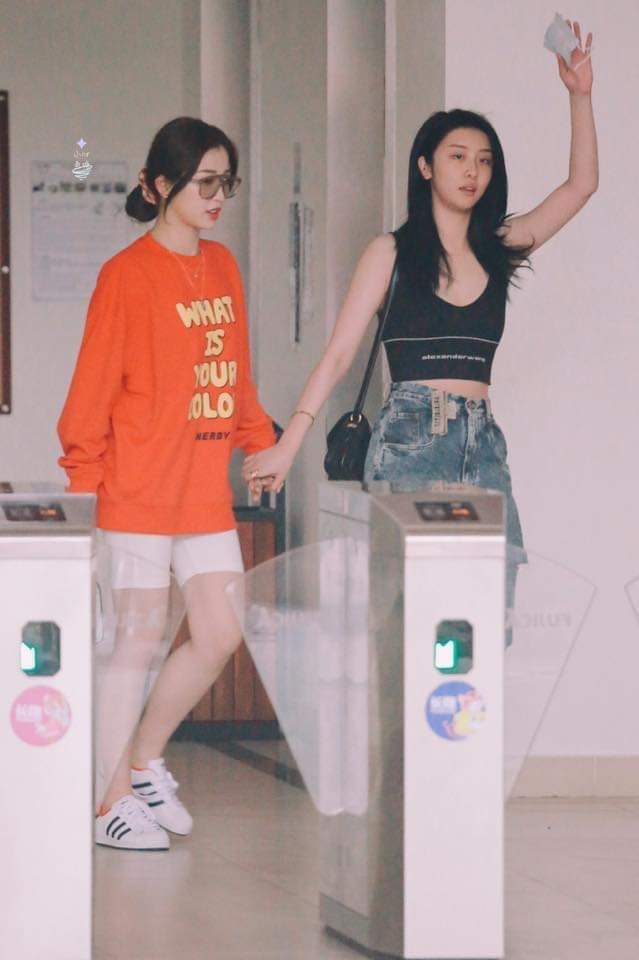 taww38's tweet photo. #CheerForZhaoXiaotang #Daiyuhaitang_Debut_Together #CheerForYuShuXin #Yushuxin_Center #Zhaoxiaotang_Fateful_Victory
I love you Triệu Tiểu Đường❤️
I love you Ngu Thư Hân💜
Zhaoxiaotang and Yushuxin fighting
Xuất đạo thành công nhé
Yushuxin Center
Zhaoxiaotang fateful victory https://t.co/ElkkOFhUfj