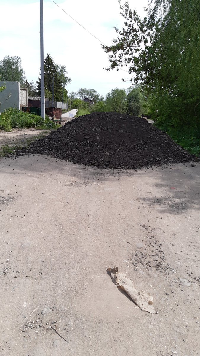 BlogTipa's tweet photo. Еще привезли безопасных дорог, перегородив их вовсе #венев https://t.co/GClcQLUGfP