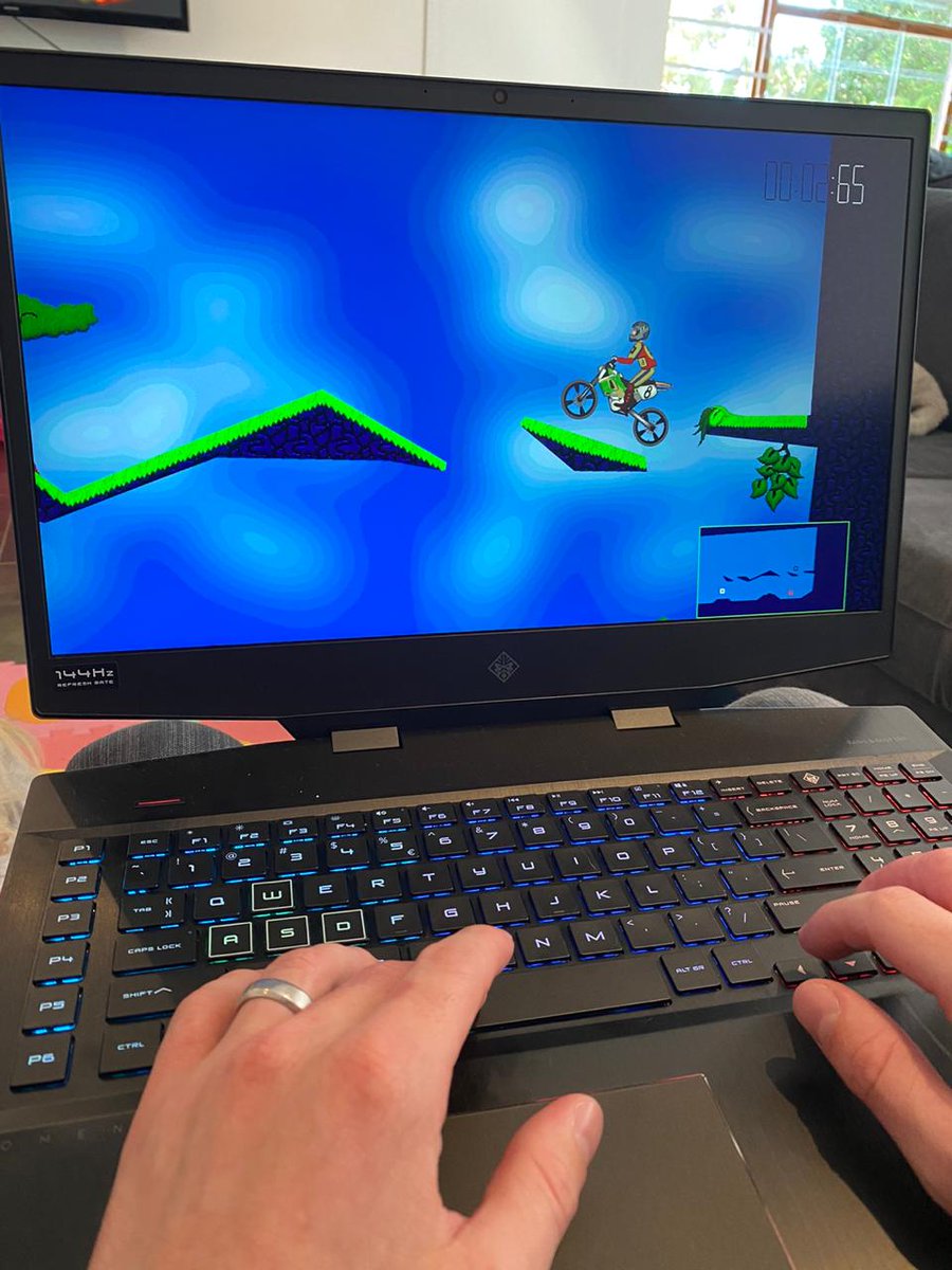 EdderZa's tweet photo. This was an instant purchase! Got hit right in the Nostalgia gland! The days of Lan Parties and carrying you PC to all corners of town.

I love playing online, but damn, gaming at your friends house right through the night was a good time!

#MakeLanPartiesGreatAgain #ElastoMania https://t.co/NsorMOjsrv