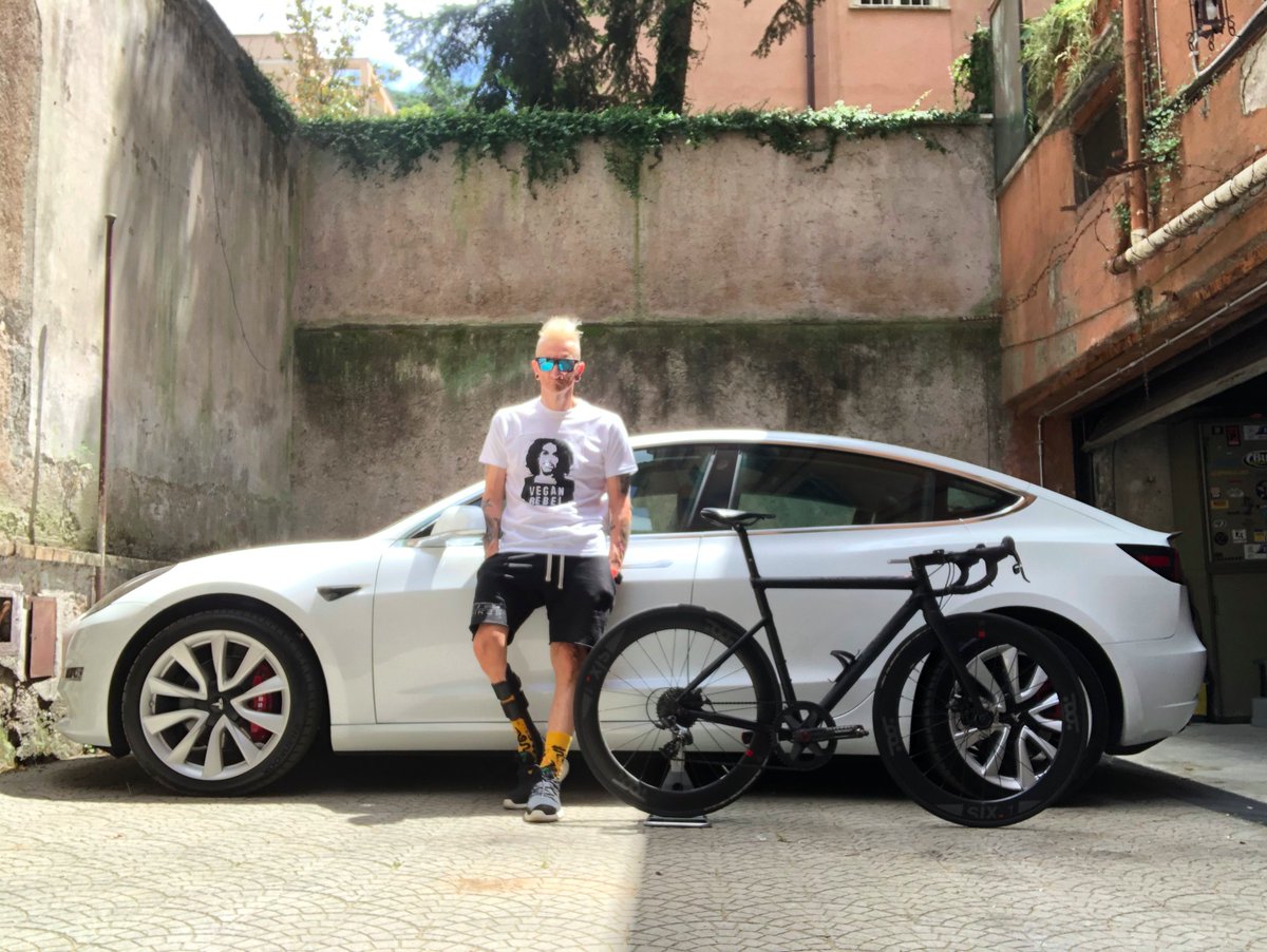 My two Ts
#tesla #teslamodel3 #tredbikes #govegan #veganclub #tredfactoryracing #paracycling #paralympic <a href="/TredDesign/">T°RED</a>  <a href="/Tesla/">Tesla</a> <a href="/tredroma/">tredbikesroma</a>