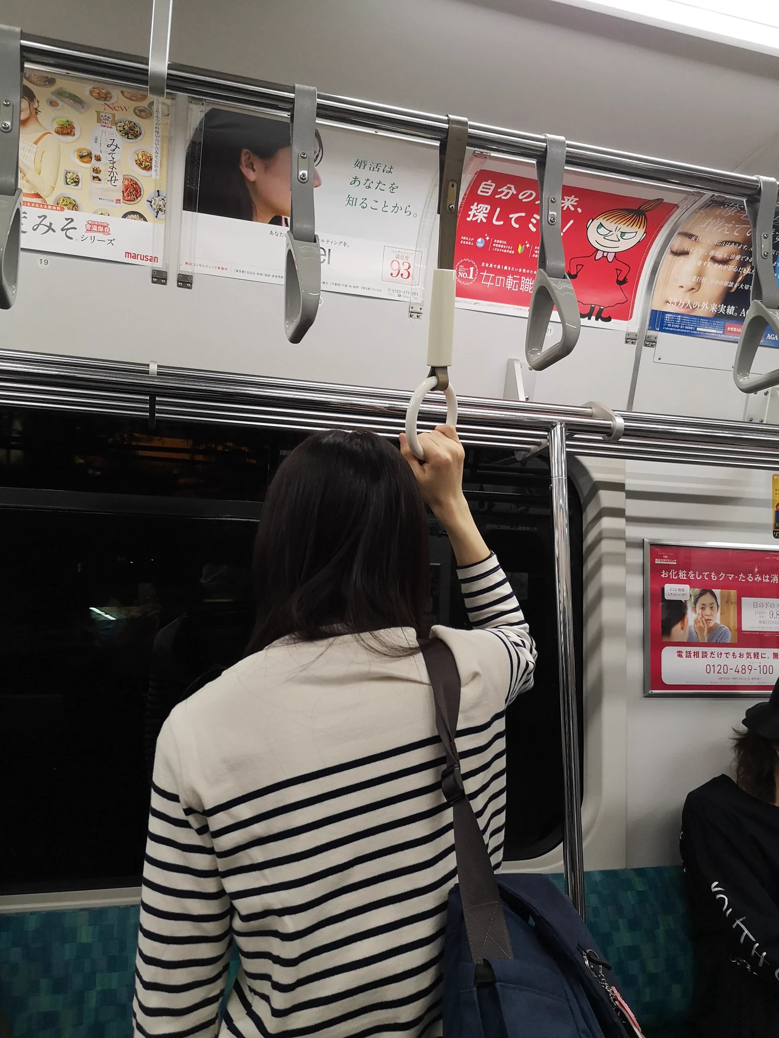 「感染防止にマイつり革を」どこで手に入れたのか気になる電車内での写真
