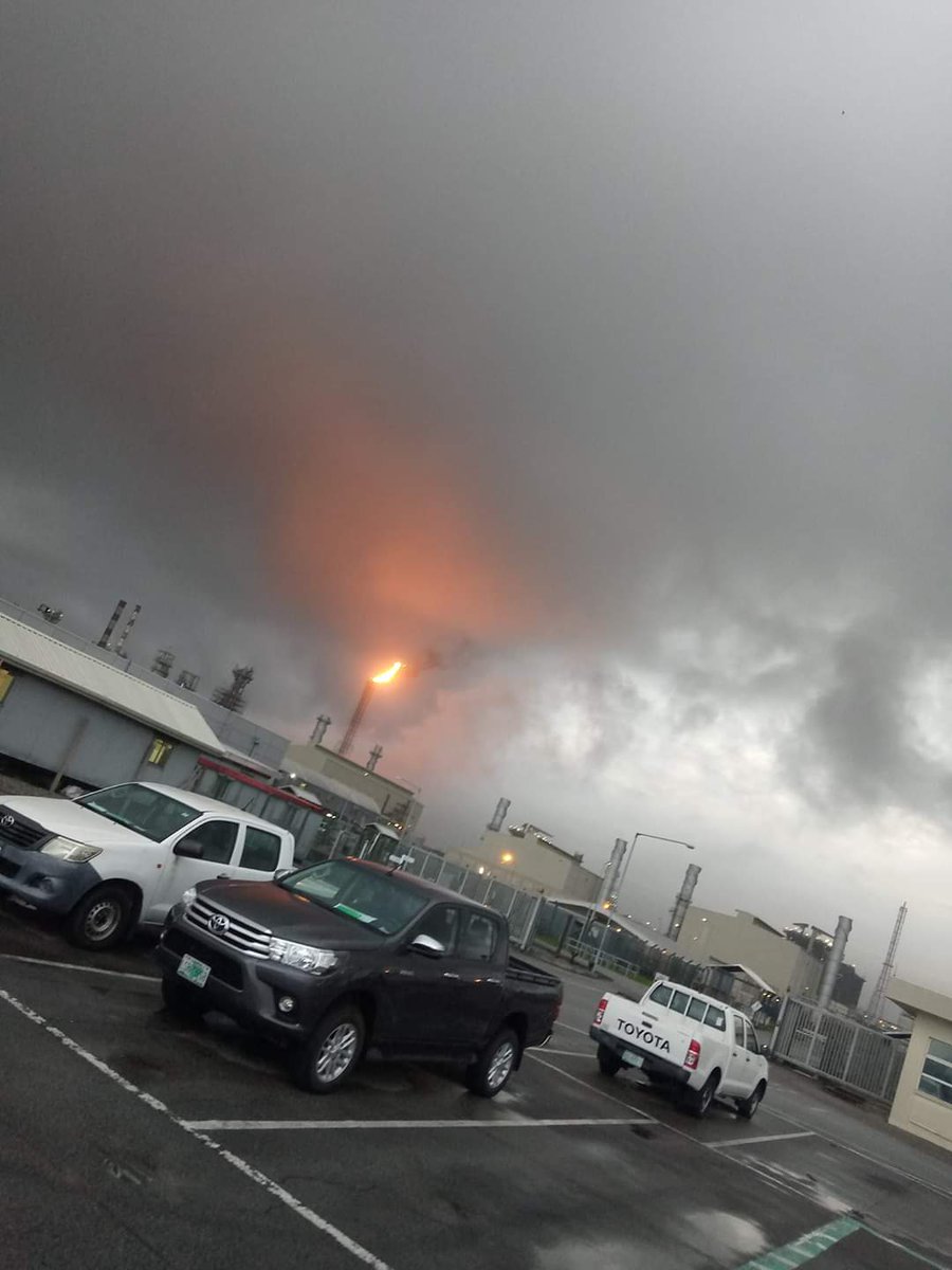 eugeneabels's tweet photo. #bonny
*Dead Fishes
*Dead whale
*Sudden deaths with similar symptoms
We need to know the true state of affairs as it concerns
*Air Pollution rating 
*Toxicity of the Sea
*Covid-19 status
@NNPCgroup @Shell @NCDCgov @GovWike @MBuhari @NESREANigeria @Total @WHO @UNEP @PHCinpictures https://t.co/Qx1Oz7110g