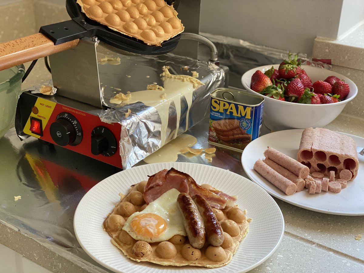 martinichef's tweet image. Spam &amp;amp; Bubble waffles... Brunch o’clock!

#KitchenPlayTime #ChefDevelopment #MoringaWaffles #MeatWaffles
#StuffedWaffles #PulledPorkWaffle #PulledBeefWaffle #SpamWaffle #SpamWaffles #StuffedBubbleWaffle #spaminacan #LoadedBubbleWaffles #Savourybubblewaffle #CannedFood.