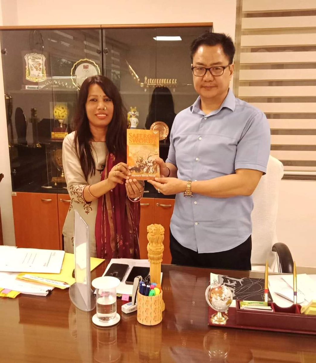 Pic 1: Manoshi Sinha with Kiran RijijuPic 2: Manoshi sinha with Pema Khandu BJP CM of ArunachalPic 3: Manoshi Sinha with  @RatanSharda55 , RSS's top Guy.Pic 4: Saffron Sword her book being distributed in RSS Shakhas.Still Manoshi & RSS have no links? Think Again.