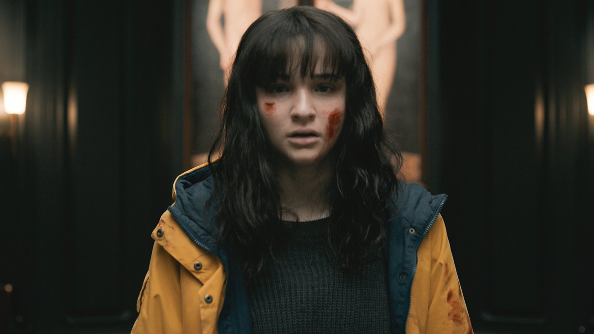 NetflixES's tweet image. Primeras fotos y primera pregunta sobre la última temporada de #DarkNetflix: ¿POR QUÉ MARTHA LLEVA EL CHUBASQUERO Y LA BICI DE JONAS?