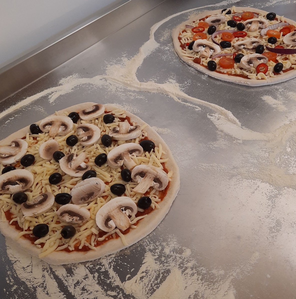 Look at those lovely pizzas! We sold out yesterday, and we really don't enjoy turning people away. So please order your pizza in advance so we can prep the appropriate amount and eliminate food waste!

exploretock.com/thebluemoon 

See you from 3pm! 
🍕🍻🍕🍻🍕🍻🍕🍻🍕🍻