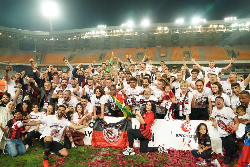 mcihankocer's tweet photo. Tarihte Bugün...
Şampiyon Gaziantep 🔴⚫️ https://t.co/11srAvyT2s