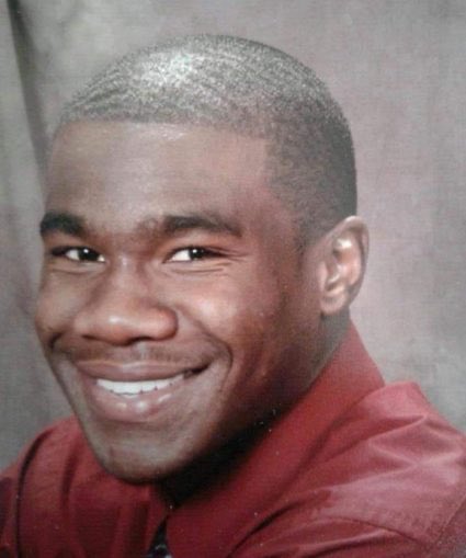𝐉𝐚𝗺𝐚𝐫𝐢𝗼𝐧 𝐑𝗼𝐛𝐢𝐧𝐬𝗼𝐧(Jamarion Robinson) killed for not answering the door. u.s marshal and local authorities entered his apartment with force and opened fire. he was shot 59 times leaving 76 bullet wounds. they knew Jamarion had schizophrenia.