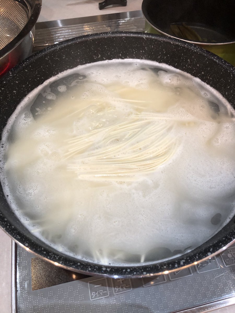 チャーリー 半田素麺で魚介つけ麺 前回の家二郎のスープにチャーシューの煮汁と鰹節 煮干粉を加え煮詰めてスープに 半田素麺は重曹水茹でして中華麺っぽく 半田素麺美味し 麺がつけ麺としては短かったけど チャーリー 半田素麺で魚介つけ麺 前回の家二郎のスープにチャーシューの煮汁と鰹節 煮干粉を加え煮詰めてスープに 半田素麺は重曹水茹でして中華麺っぽく 半田素麺美味し 麺がつけ麺としては短かったけど
