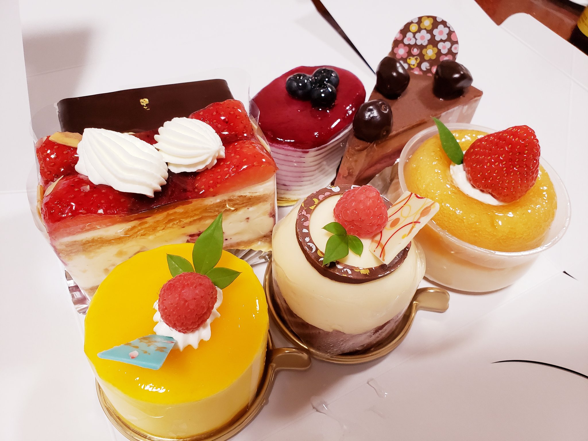 さかみっち 埼玉県北坂戸駅前のケーキ屋さん クランツのケーキおいしかった 看板のケーキでは無く 欧風菓子って表記も渋めな店構えもオシャレでカッコイイ 口コミ星5つが多いのも納得の味 T Co 9mnjm0bsai Twitter