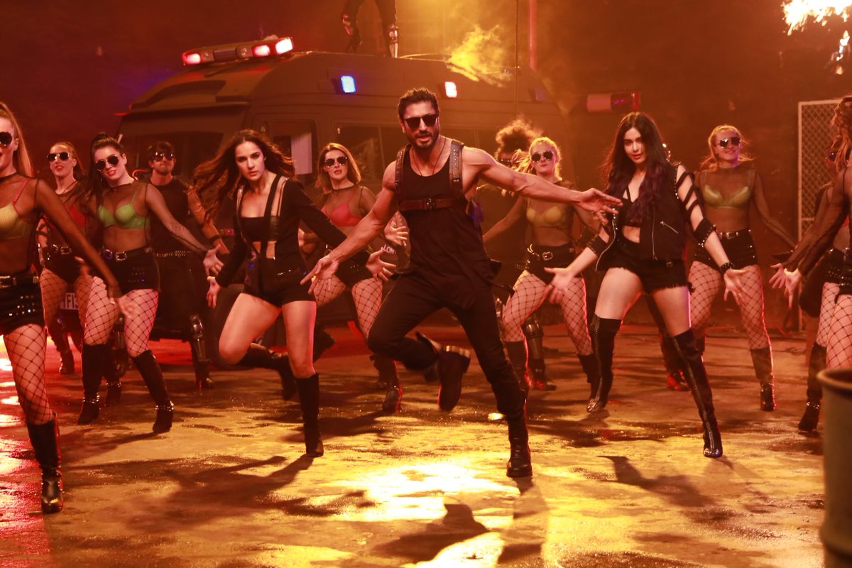 Meet_Unfiltered's tweet image. Irade kar buland one of my most favorite and heart pumping song from #commando3
Watch #Commando3OnZeeCinema tomorrow