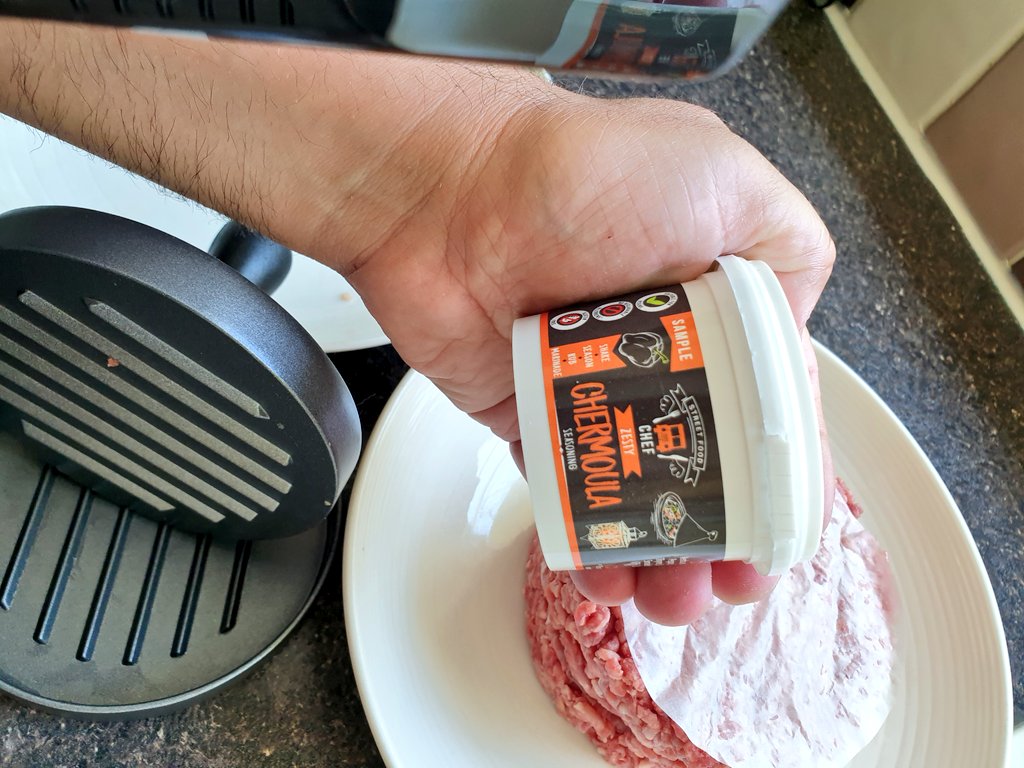Jasonthomasrin3's tweet photo. 💥 "It's a little bit of cheeky chermoula". Great added to beef to make a great tasting burger. #Howsimple? #socheeptomakeaGREATburger💥 https://t.co/PrbLdabXvQ