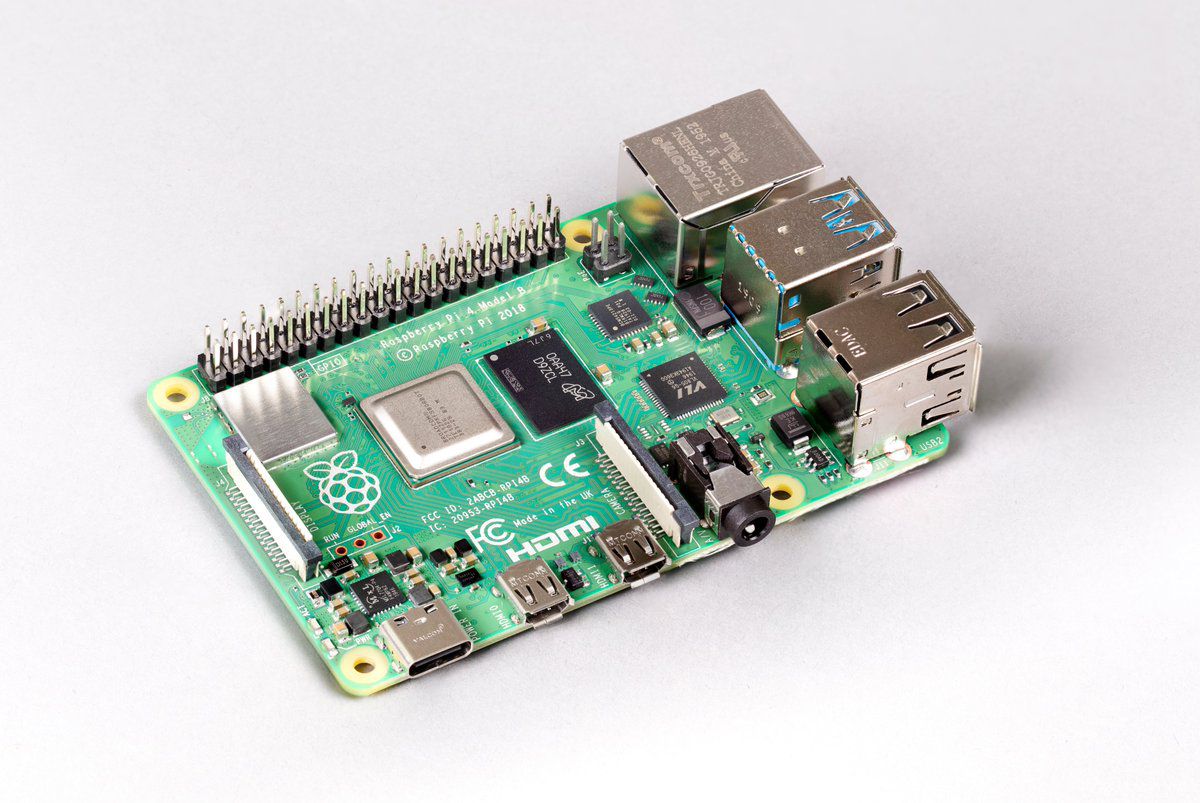 verge's tweet image. The most powerful Raspberry Pi now has 8GB of RAM trib.al/8MOlYWC