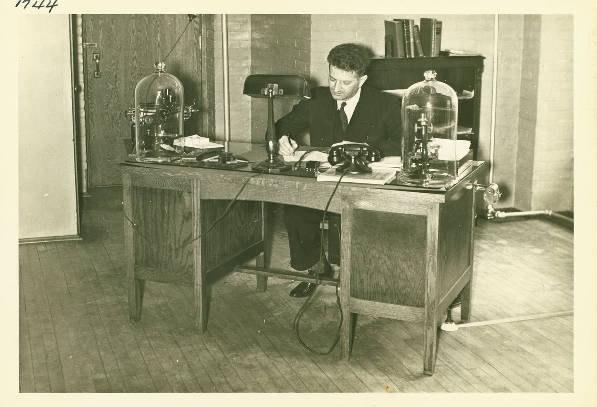 SusanFalciani's tweet photo. (1/2) #OTD 50 yrs ago, the John V. Shankweiler Biology Building was dedicated. Today, the building stands as a memorial to a remarkable man who left an enduring mark on Muhlenberg. #muhlenbergcollege #collegearchives #drshankweiler

https://t.co/k7ACGSe10u https://t.co/sGzripzUmc