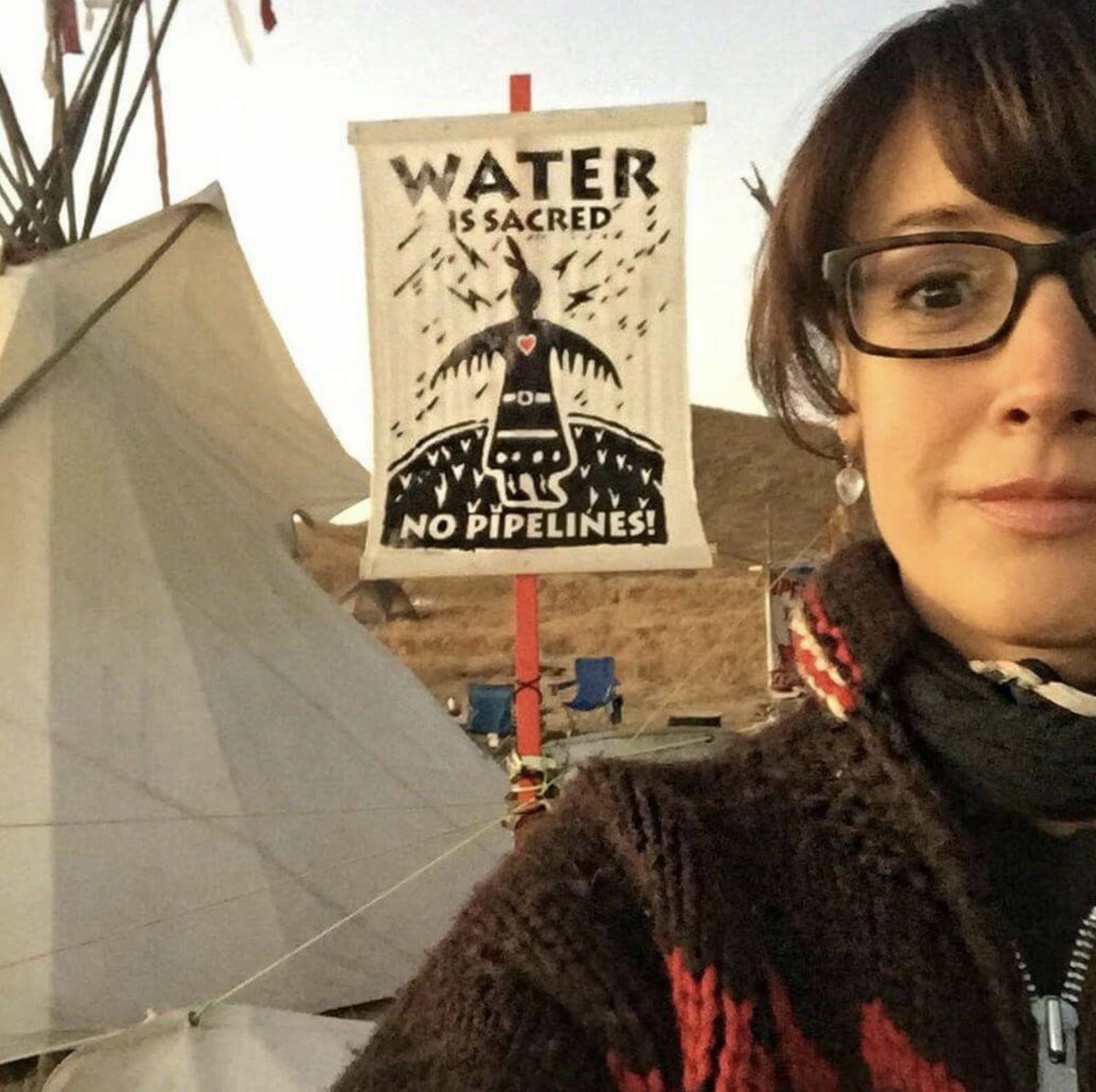 @jenniferbeals is a roll your sleeves up kind of woman.  She doesn’t sit back and wait or watch things happen, she makes things happen.  An advocate for equality, social justice, and true humanitarian.  #standingwithstandingrock #standingrock #waterissacred