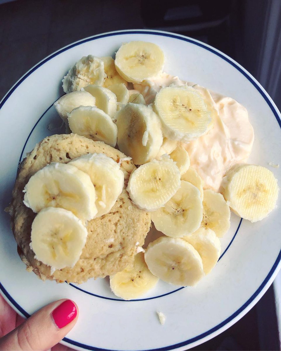 Can't go wrong with a #Banana &amp; #Caramel Mighty Muffin with yogurt &amp; banana slices 🍌 Get in my BELLY!

Get Mighty Muffins Now:
flapjacked.com/mighty-muffins

#mightymuffin #yogurt #healthyfood #vegetarian  #postworkoutmeal IG Photo Cred: @teaandsammies