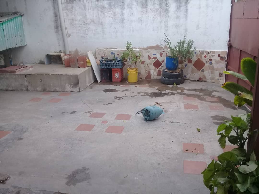 #30Mayo Un ciudadano resulto lesionado en sus extremidades superiores y inferiores izquierda momento en que exploto una bombona de gas de refrigeración en la comunidad Jose Antonio Paez 1 <a href="/PoliciaFLA/">Policia F.L.A.</a> lo traslado al centro de atención mas cercano.
<a href="/POLICIA_ARAGUA/">Policía del Estado Bolivariano de Aragua</a> 
<a href="/LinaresPotencia/">Linares Alcantara</a>