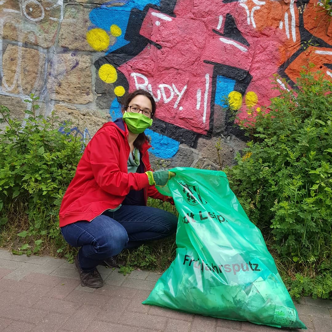 ClaudiaMaicher's tweet photo. #Dreckweg heute am Kanal beim Frühjahrsputz @StadtLeipzig zusammen mit @KuglerQuentin und @gruene_leipzig für eine saubere+lebenswerte #Nachbarschaft. Schützt Gewässer, Mensch und Tier.  #müllsammeln #Leipzigerwesten #Plagwitz #Lindenau #wastefreeplanet #cleanup #zerowaste https://t.co/sfoaIWAF6A