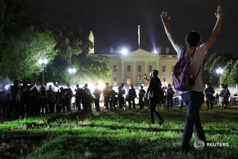 A protester holds his hands up as police officers enter Lafayette Park to keep demonstrators away from the White House. More photos from protests across American cities last night:  http://reut.rs/2zKo7Pa    @tombrennerphoto