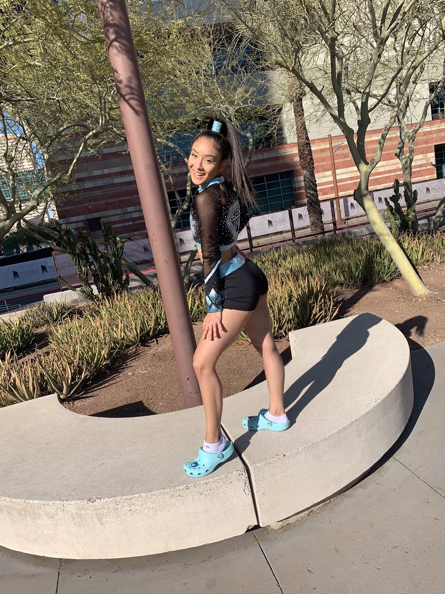 Cynthia23C's tweet photo. @VarsityAllStar Jocelyn from Arizona Element #SummitSenior would have been her first time going to #thesummit20 https://t.co/LflojBFmX1
