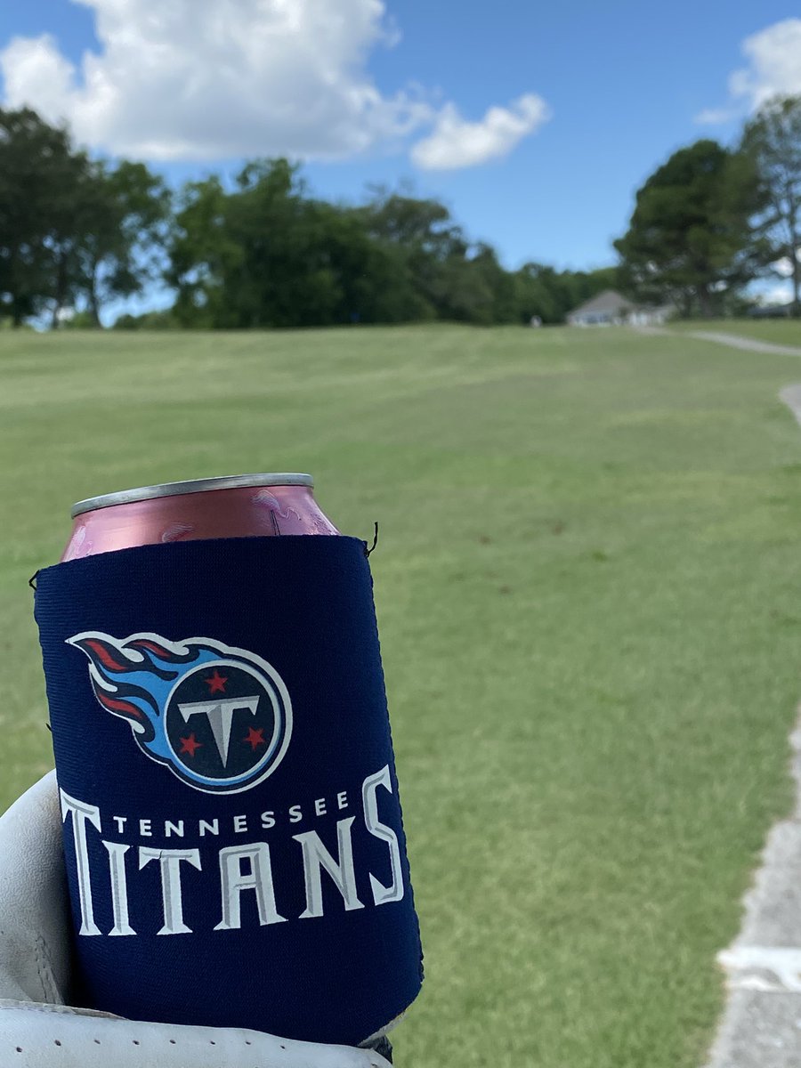 TresWinn's tweet photo. #DoingBeers with @ZacharyTBrooks on the Course. ⛳️ https://t.co/3EVbVrw2H0