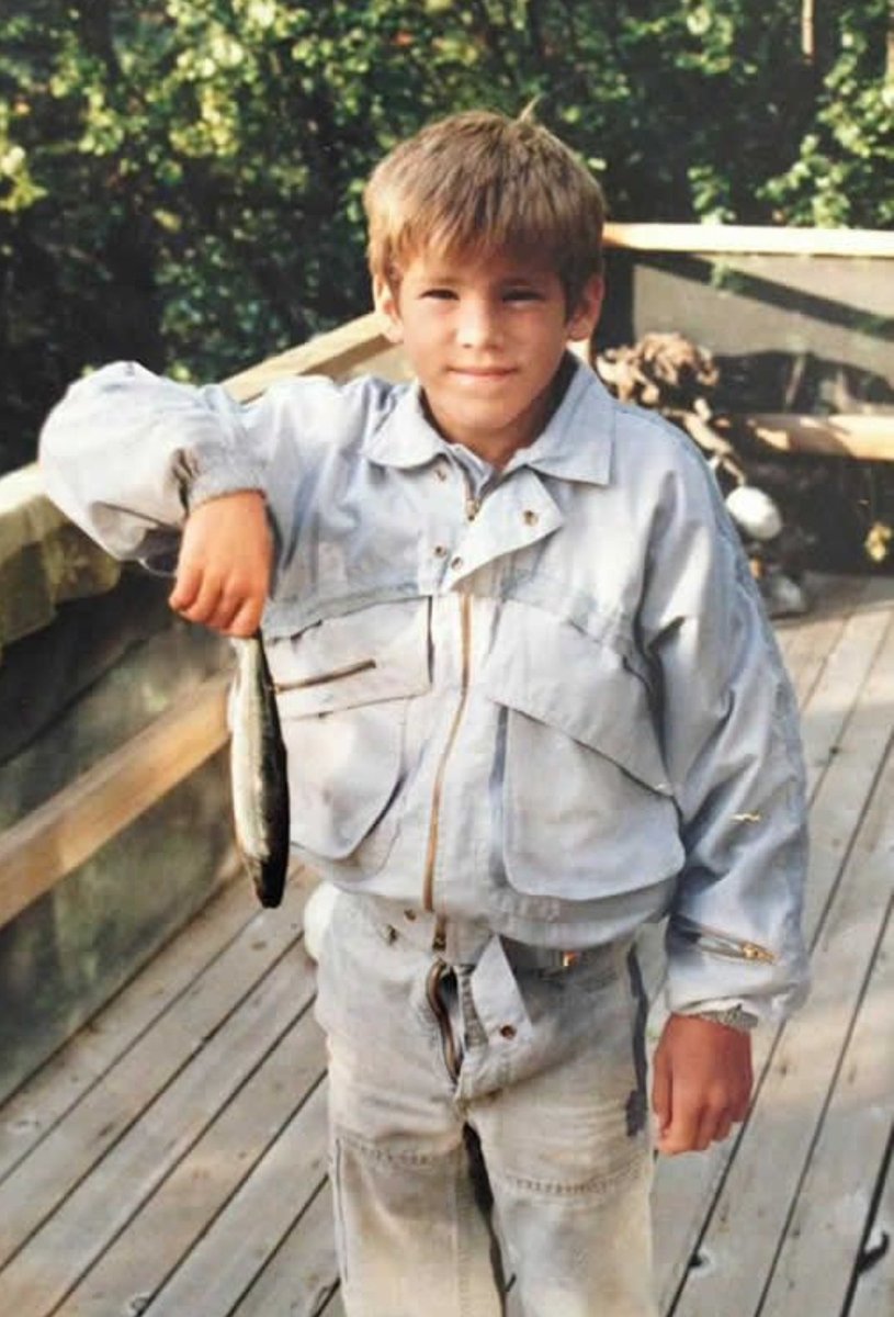 "กาลครั้งนึง​นานมาแล้ว มีเด็กชายที่โคตร​จะหล่อเหลาที่ไม่รูดซิปกางเกงกับปลาตัวนึง~"