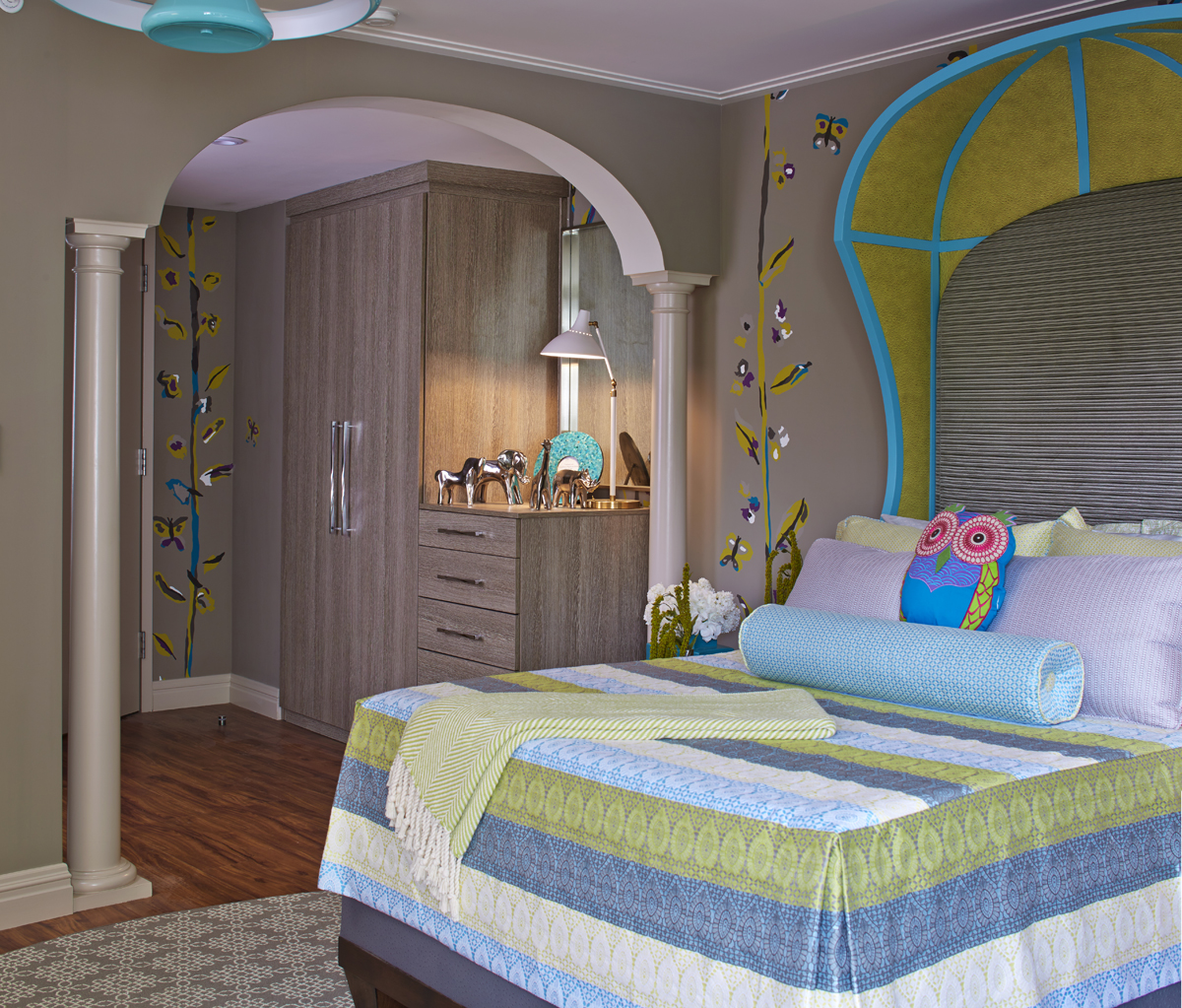 transFORMhome's tweet photo. If you're looking for #inspiration for your child's #bedroomdesign, add this fun project we did with @RobinBaron for @RMHCNYM to your #moodboard. The floor-to-ceiling #wardrobe with additional #drawerchest perfectly compliments this #whimsical #interior. https://t.co/SvgPNsNzu2