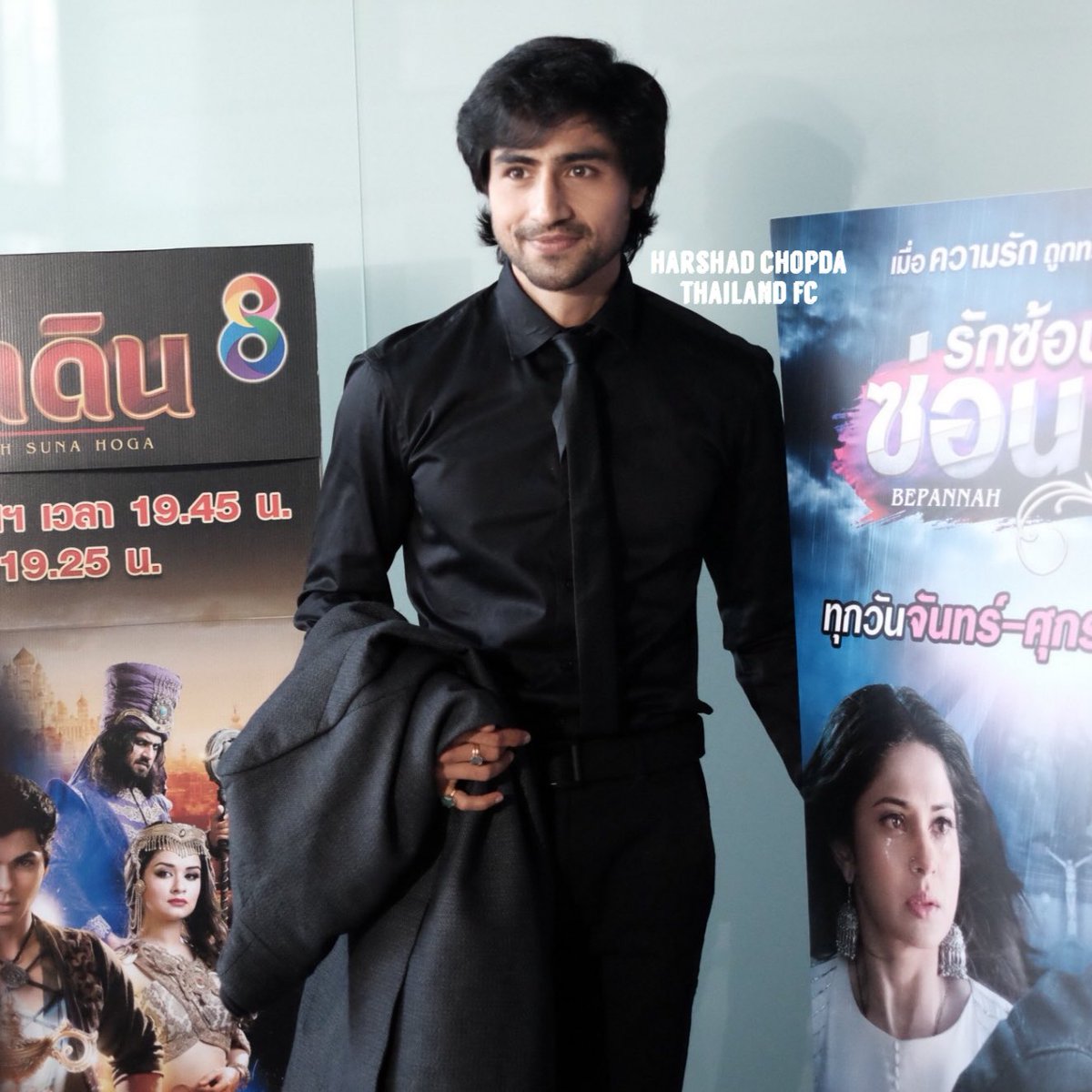 ChopdaFc's tweet photo. #Throwback  Harshad with Bepanaah Standy at Channel 8.  
**please don’t remove my FB page name on the picture when you repost** 
#1stanniversaryofHarshadChopdavisitThailand #HarshadChopda 
#HarshadChopdaThailandFC #fclovehc #teamhc #hcarmy #windunderwings https://t.co/g7H0IAjpmT