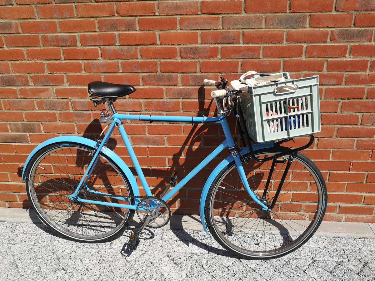 BicesterBug's tweet image. Another trick up the BlueBike's sleeve. Crate on the front for a load of fresh fruit and veg 🍅🥔🥕🍌🍏🍐👍 #practicalcycling