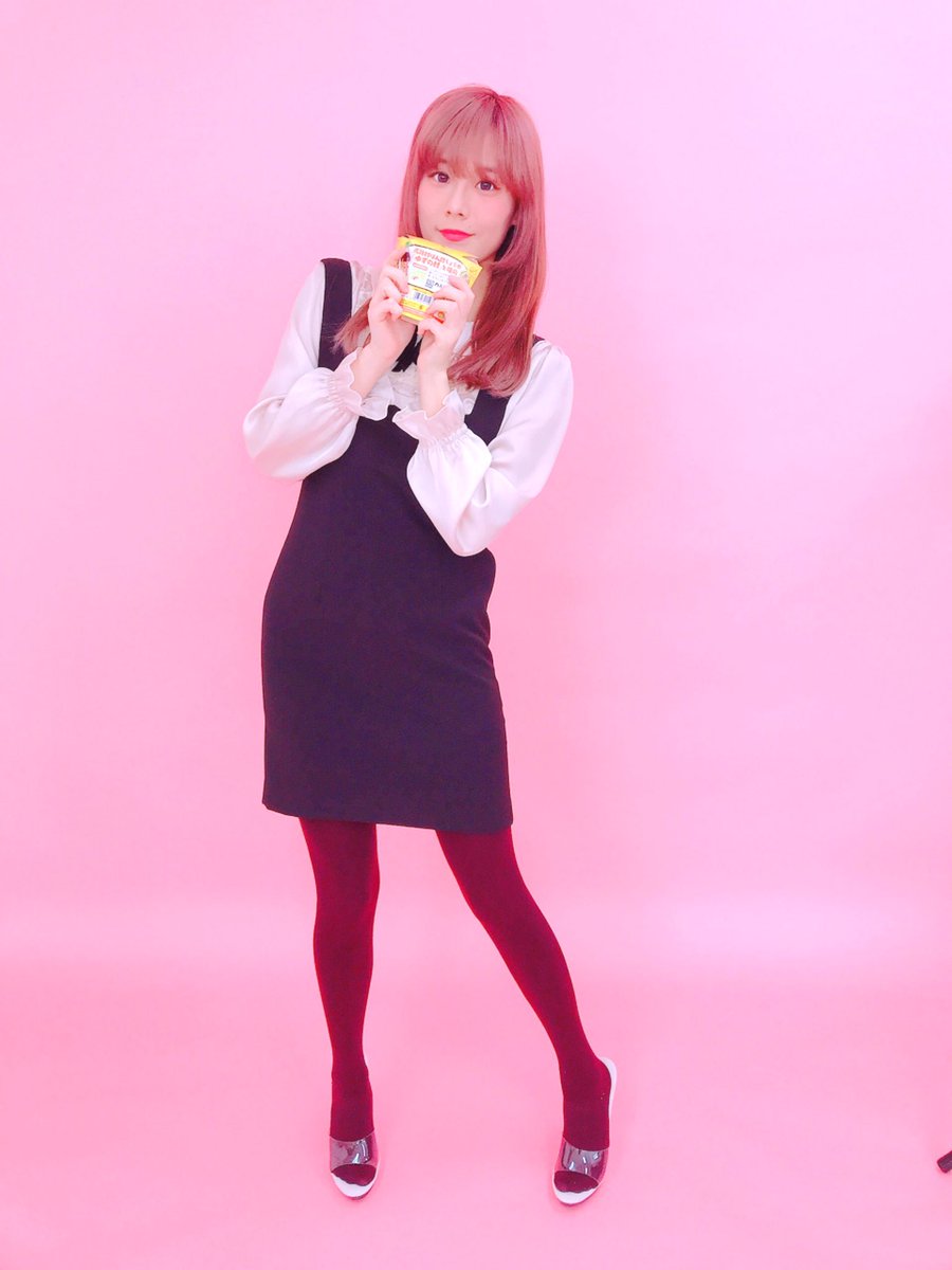 توییتر るちかポーズ 作画資料 در توییتر 今日のポーズ 物を両手で持つ 着替える前のオフショです 笑 からあげ持ってる すき るちかポーズ T Co 58spebc3by