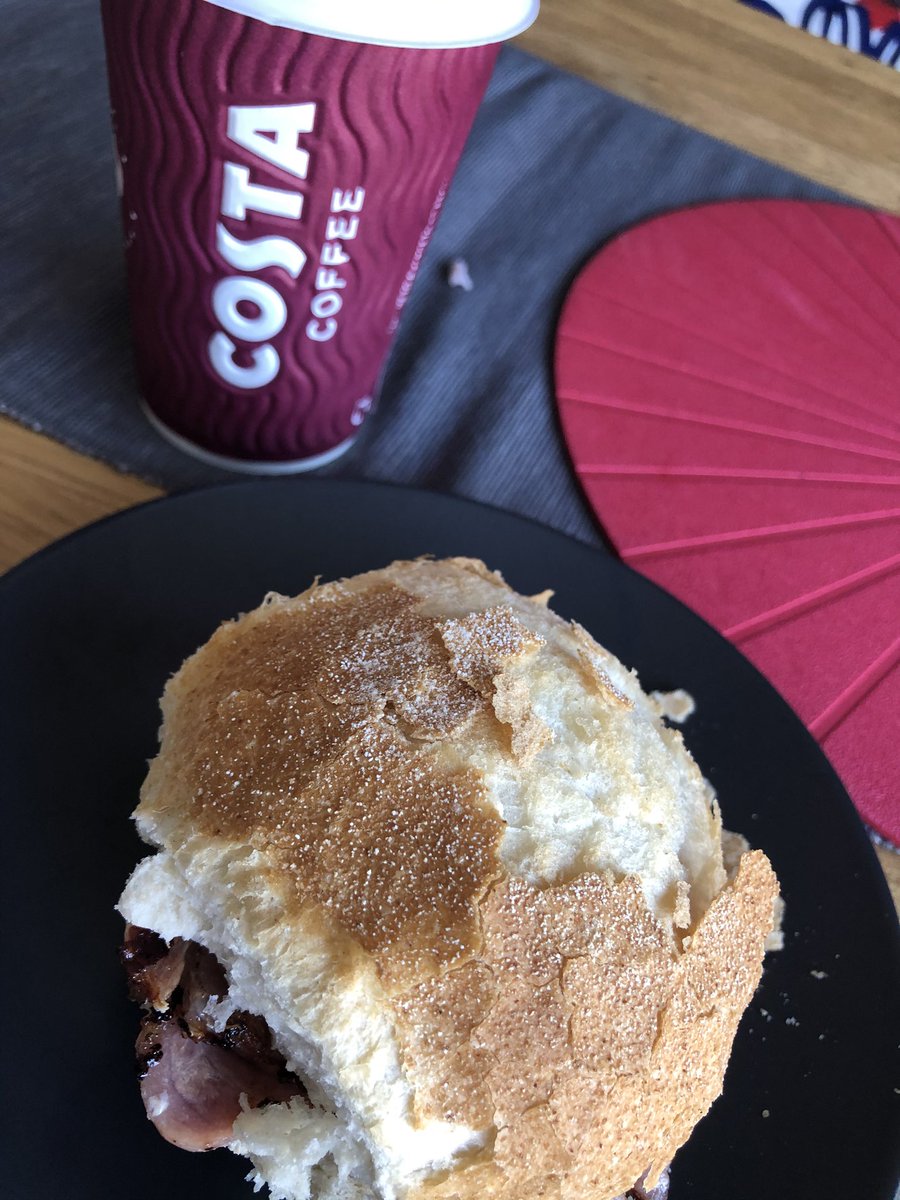 LouHedges's tweet photo. After a trip to @PetsatHome #Northampton for a harness for @LittleDotYorkie ... @CostaCoffee #drivethru to go with #baconroll at home #saturdaymorning #saturdaybrunch #saturdayvibes #convertible #converibleaudi https://t.co/OvFgLO6Ifp