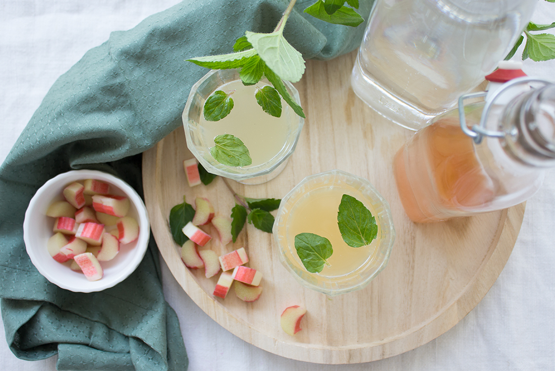 Dinner4Friends_'s tweet photo. Schön langsam kommt die Rhabarber-Saison an🥰🥰🥰 aber was damit machen? Sirup oder Limo🥤🥤🥤kann man auch super mit Gin mischen😉😉😉 https://t.co/gqN7YdCnYh #rhabarber #Saisonstart https://t.co/XnGq8Ju28D