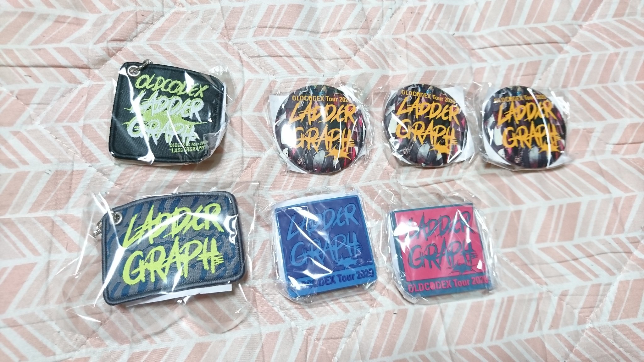ハイツム ぬい 取引アカ 交換 Oldcodex Tour Laddergraph グッズ Art Rock アートロック カプセル Ocd ガチャ 譲 ミニミラー オレンジ タグキーホルダー 2種 マグネット 赤 青 下記画像参照 求 ミニポーチ2種 下記画像赤丸 郵送での交換