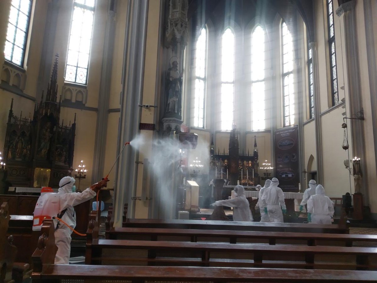 Kondisi DKI Jakarta hari ini tak lepas dari kolaborasi berbagai organisasi dan masyarakat dalam menangani pandemi COVID-19. Salah satunya Palang Merah Indonesia, sejak dua bulan lalu PMI menggelar Penyemprotan Disinfektan Berskala Besar di DKI Jakarta.

facebook.com/18283837175315…