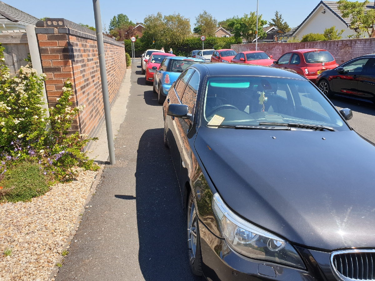 MerPolTraffic's tweet photo. Our officers in Formby dealing with numerous parked cars causing obstructions to the pavement and/or the carriageway. Such as these parked in Squirrel Green. Best avoid travelling to Formby by car but if you must please use common sense when parking #syndicate2 https://t.co/fkipsDgUTg