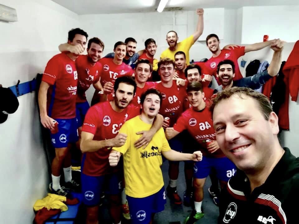 c_handbolgarbi's tweet photo. Han sigut mesos de treball, amb ganes de créixer, amb esforç. Encara que ha sigut una temporada que s'ha vist estroncada per circumstàncies adverses no hem de deixar de felicitar el nostre SÈNIOR B per l'ascens merescut a 2a. Cat. Enhorabona!!!
Sempre amb el teu somriure #Joel https://t.co/8Re0N1sRfI