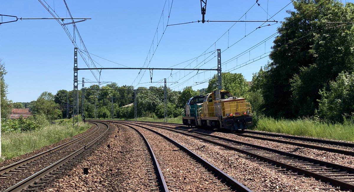 Kneubuhlerserge's tweet photo. En direct des #essais de la régénération des installations de #signalisation en #gare de #Tonnerre  @SNCFReseau #IFPSE @CesbronLavau 🚧 https://t.co/MDCKct53DJ