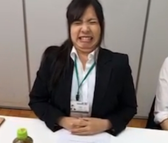 aku gak ngerti sih dia nationality nya apa, tapi maksudku kalo dia bisa, cewek indo juga bisa dong...semangat! 😆