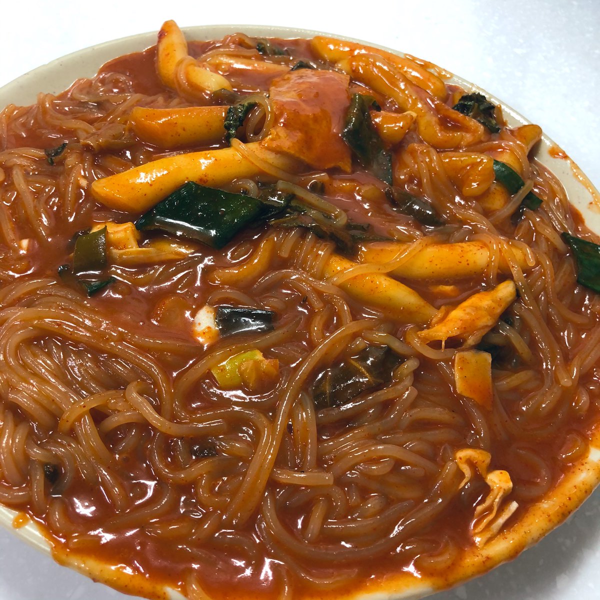 akgaebogi's tweet photo. 경복궁 만나분식 서울 종로구 필운동 108-1 여기 숨겨진 보물집 사장 할머니가 30년넘게 운영하시는거같아 쫄볶이 미친거 아니니 깻잎 들어간 ㅠ ㅠ 라면도 쫄볶이도 떡튀김도 다 맛있어 https://t.co/uJtgcX2Ua8