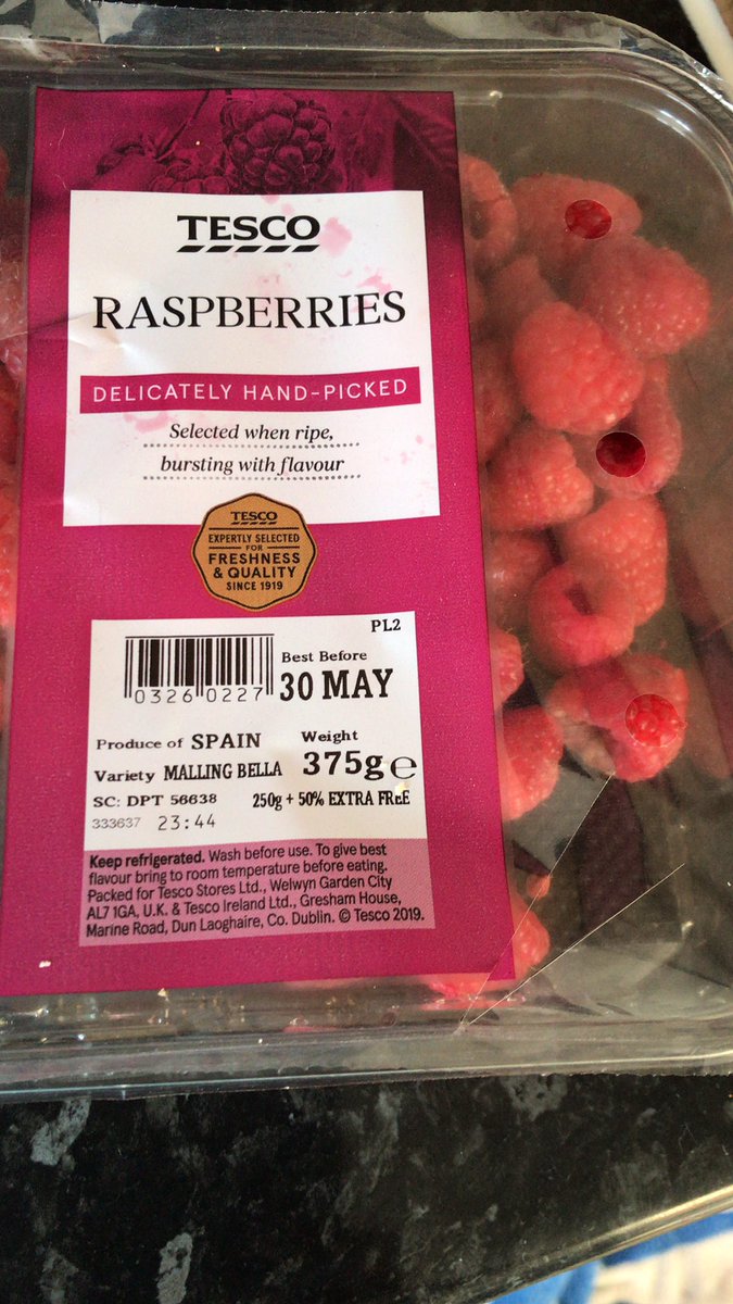 rroutledge1's tweet photo. @Tesco very disappointed with the raspberries I bought yesterday. Went to eat today and full of mould 🤢 https://t.co/tmMQMoYjgw
