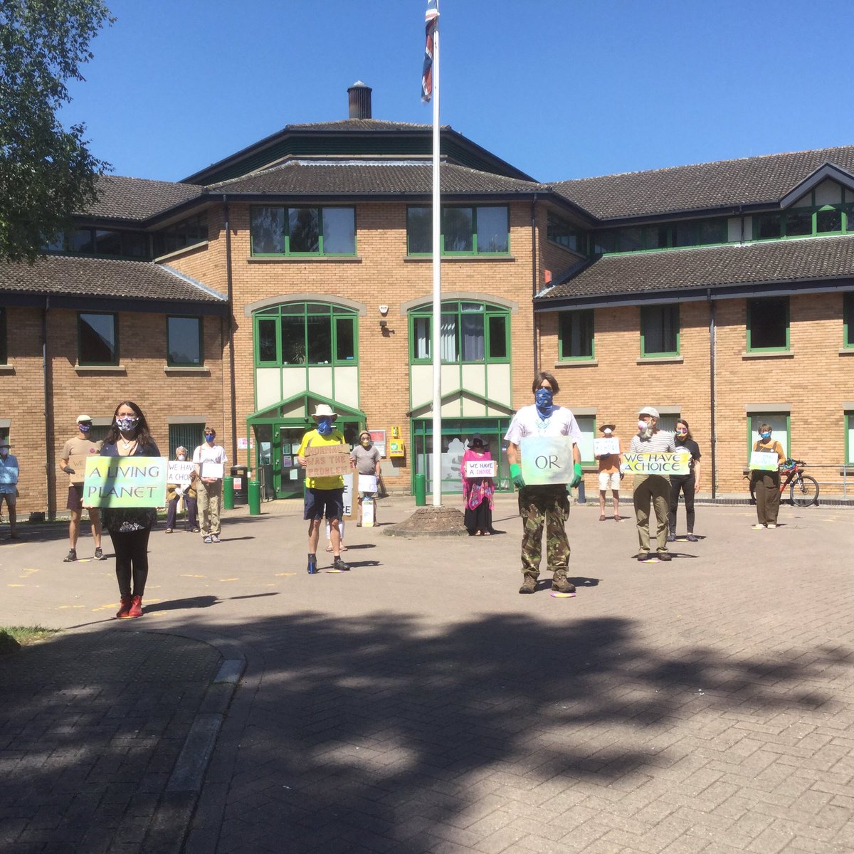 dean_xr's tweet photo. Across the country , rebels had a unified message - to #DecideTogether: Health or Profit? A healthy planet or industries that kill us? Here are some Forest of Dean Rebels outside the #foddc offices this morning #NoGoingBack #wehaveachoice #ExtinctionRebellion https://t.co/9G1m5bjhLe