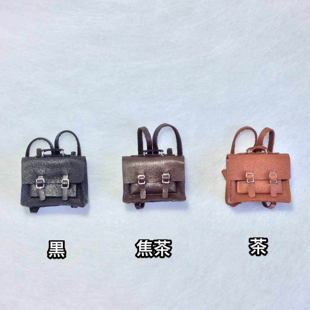leather_master's tweet photo. 📢#ネットでミニチュア・ドール展💼お次は『本革製ミニチュアカバン』👉https://t.co/zEKiZdzhZL👝私本業は人間用の革財布や革鞄作ってます🍀ミニチュア・ドール作家さんやコレクターさん「#ネットでミニチュア・ドール展」タグで小さいもの見せて下さい😊#ミニチュアバッグ #ドールバッグ #オビツ11 https://t.co/TsuxiFEFJt