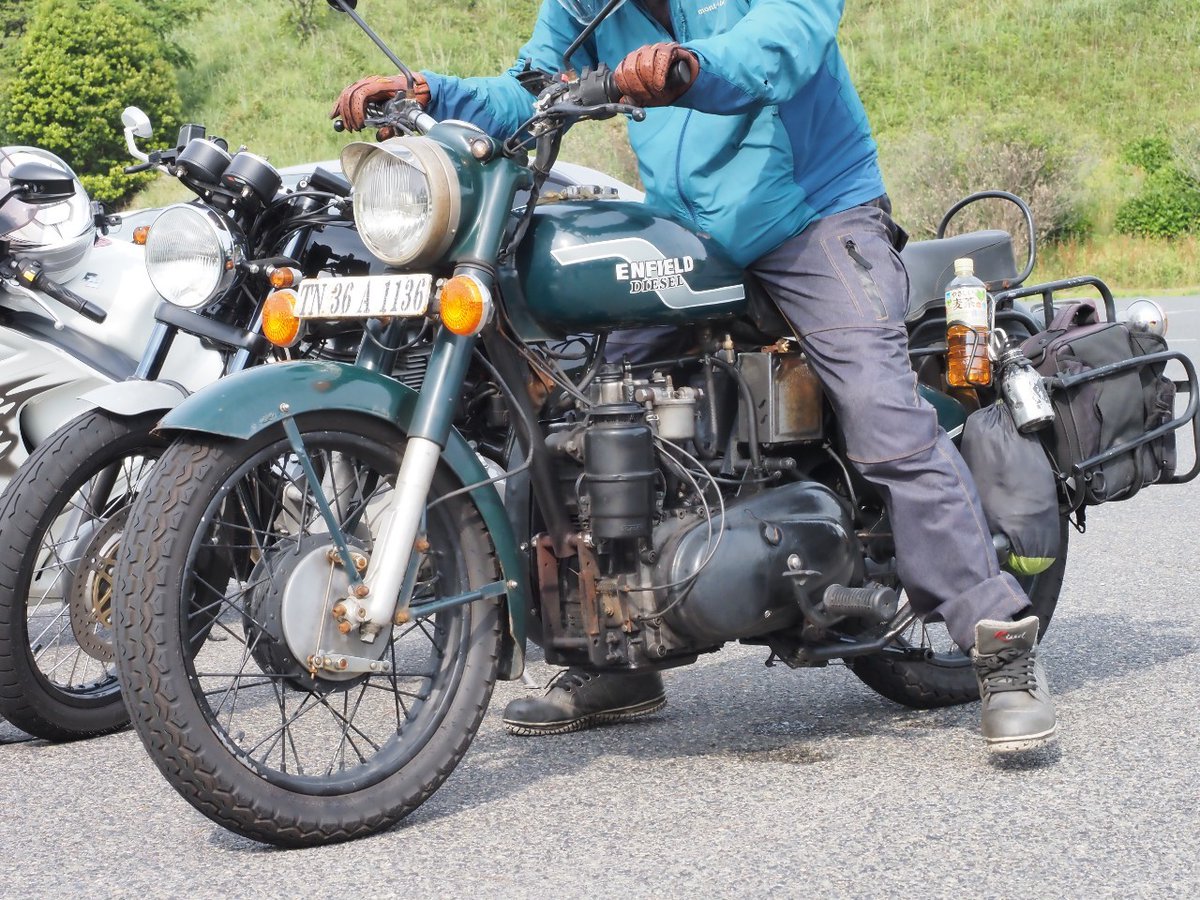 Shun 16 隼駅近所の人 今日出会った激レアなバイク ディーゼルエンジン 右シフトペダル 軽油の匂い 農機のような エンジン音 シビれる振動 吐き出される黒煙 パワーの無さ 製造が意外と新しい 色々と衝撃すぎました O O お話しできてめちゃ