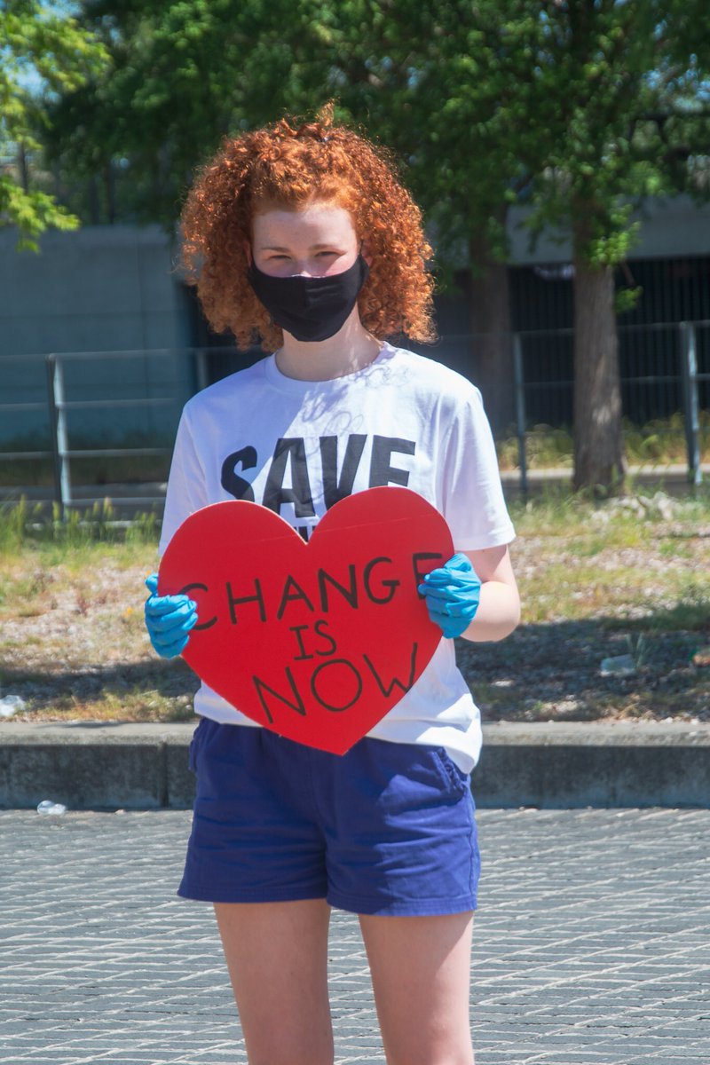 Socially distanced  @XR_Newham Protest to tell council:  #changeisnow outside Newham Council’s head office in the Royal Docks. Our message for their Council: “be bold, be brave, and dream of a new world beyond COVID.”  #BuildBackBetter #TrustThePeople