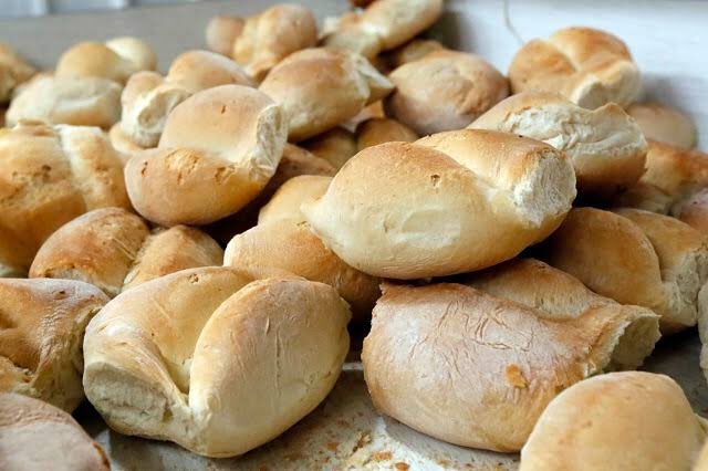 MariCarmenEsp's tweet photo. Si vives en #Momoxpan te recomiendo el expendio de pan el "Zaguán" que en apoyo a la economía familiar en la contingencia ofrece: 
torta de agua $1.50🥖
Pan dulce $3.50 🥐
📍Calle Progreso 202,Momoxpan
☎️ 2852235
📲 WhatsApp 2227248288
#ConsumeLocal #Cholula #MiOrgullo https://t.co/VgckmorvPj